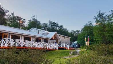 Refugio y Camping Grey