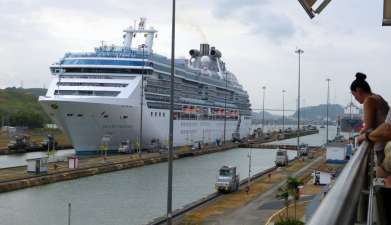 Besuch der Miraflores Schleusen am Panamakanal