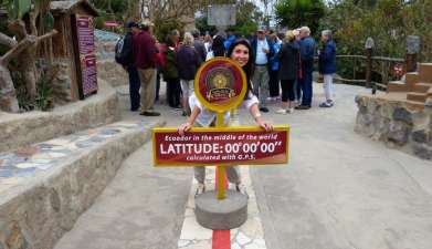 Besuch des Äquatordenkmals Mitad del Mundo