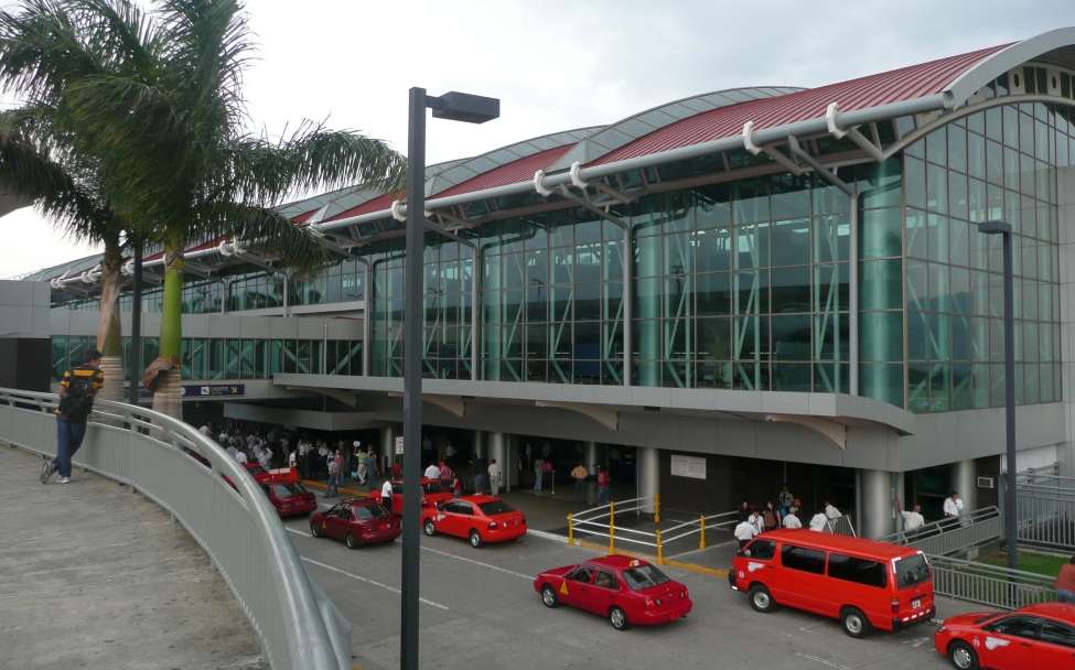 Verbindungen - Flug- und Minibus-Verbindungen ab San José