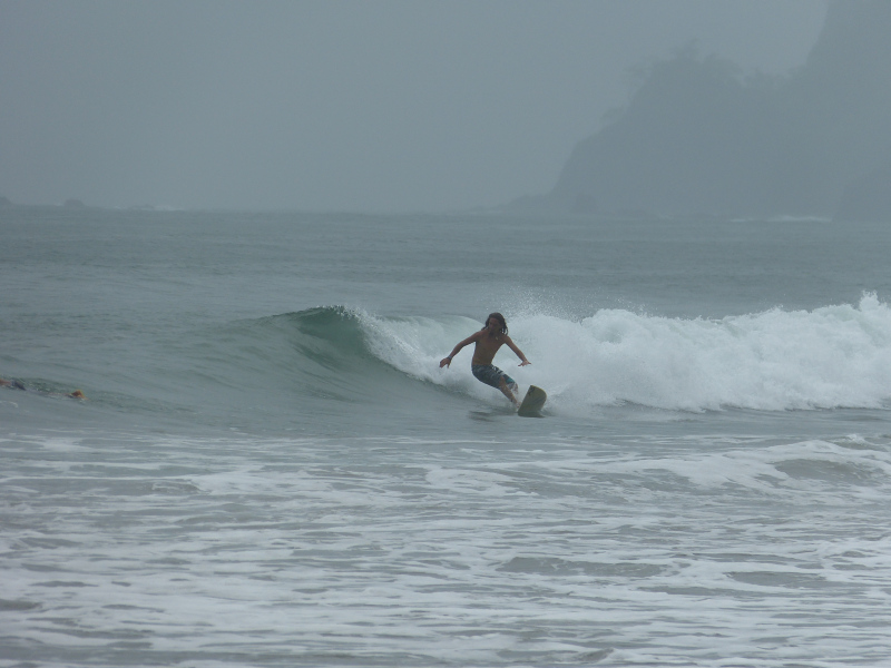 Surfen am Strand Playa Espadilla Manuel Antonio, Reiseinformationen Costa Rica