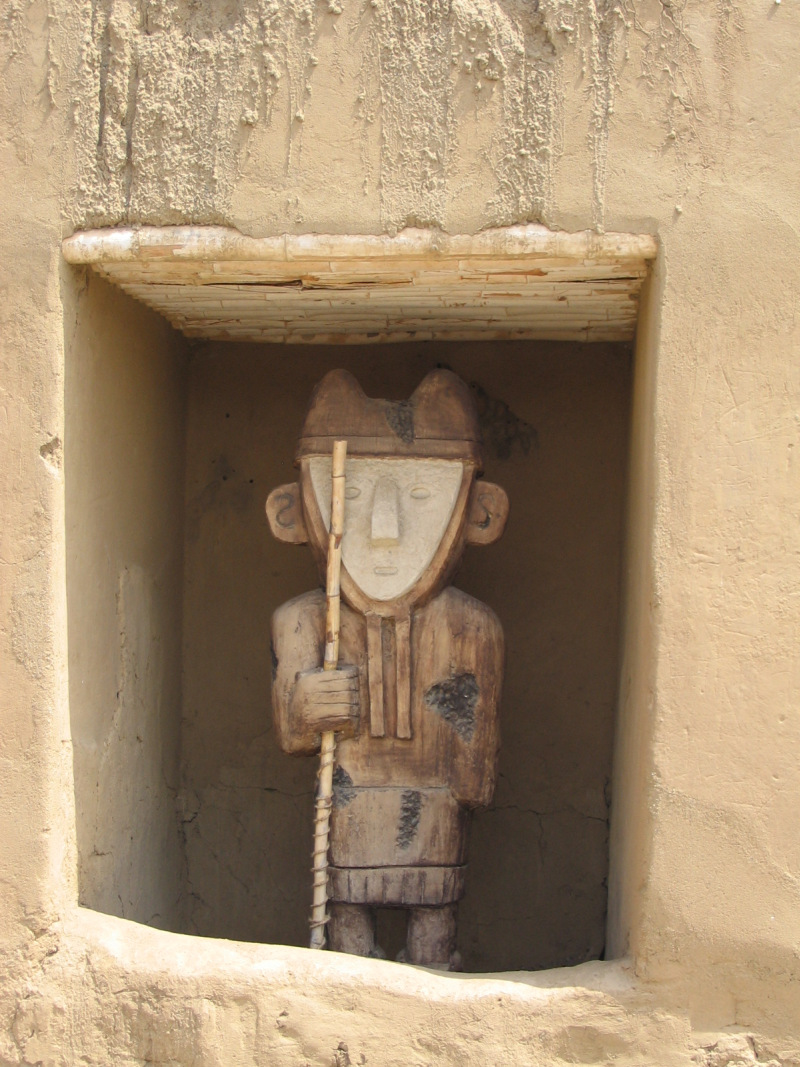 Figur aus Chan Chan, Trujillo, Peru